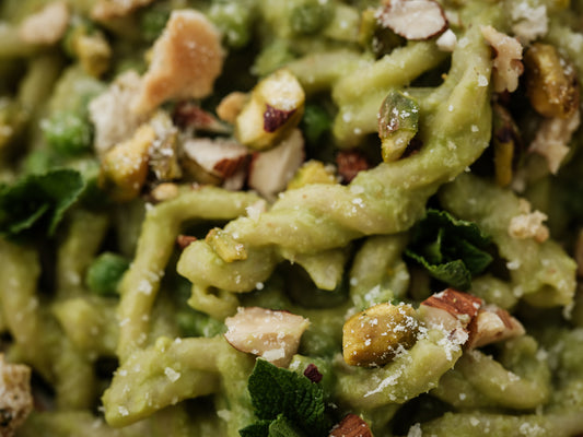 Trecce Peas sauce/Mint/Nuts crunch