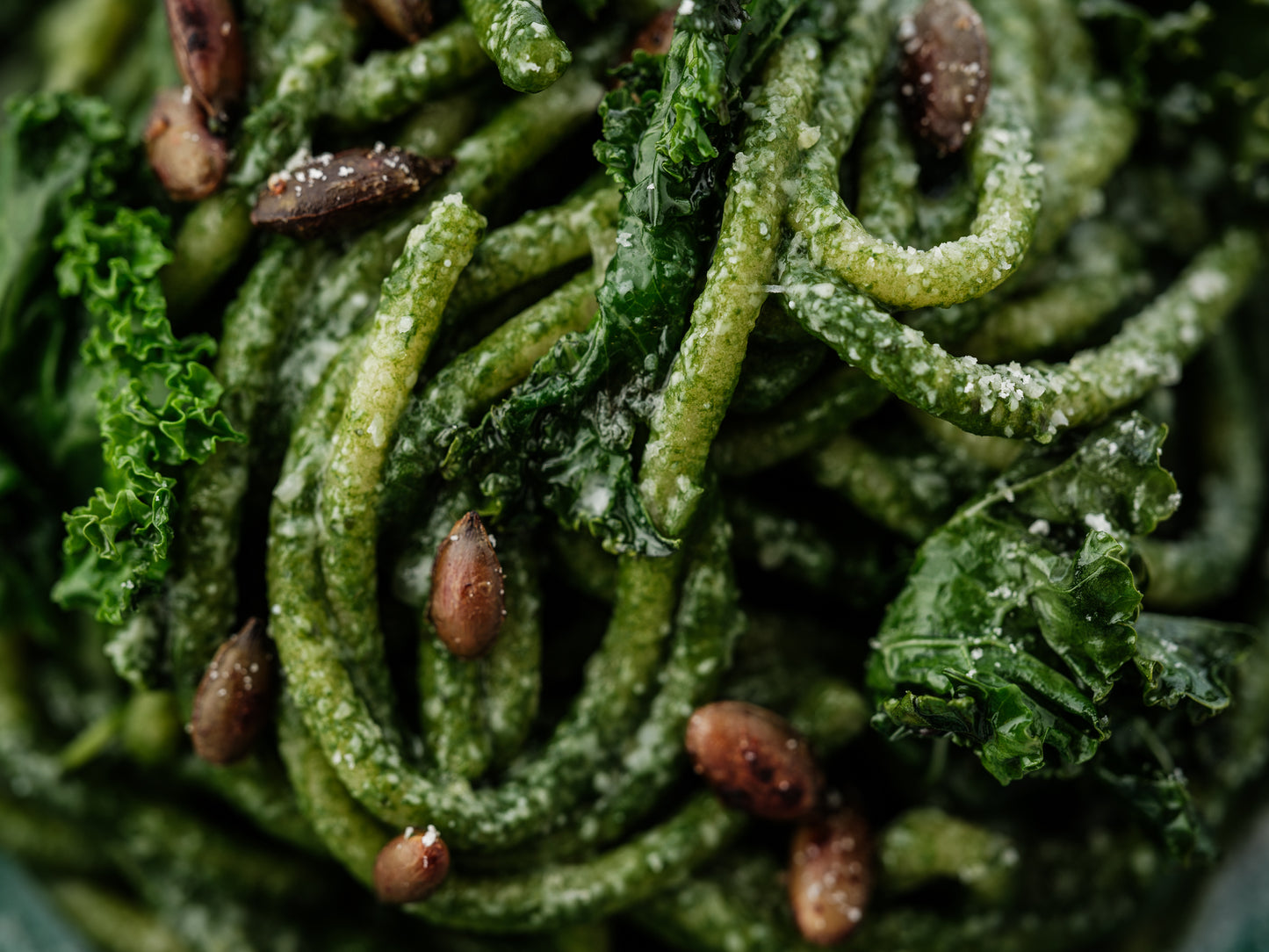 Spaghettone Kale/Pumpkin seeds crunch